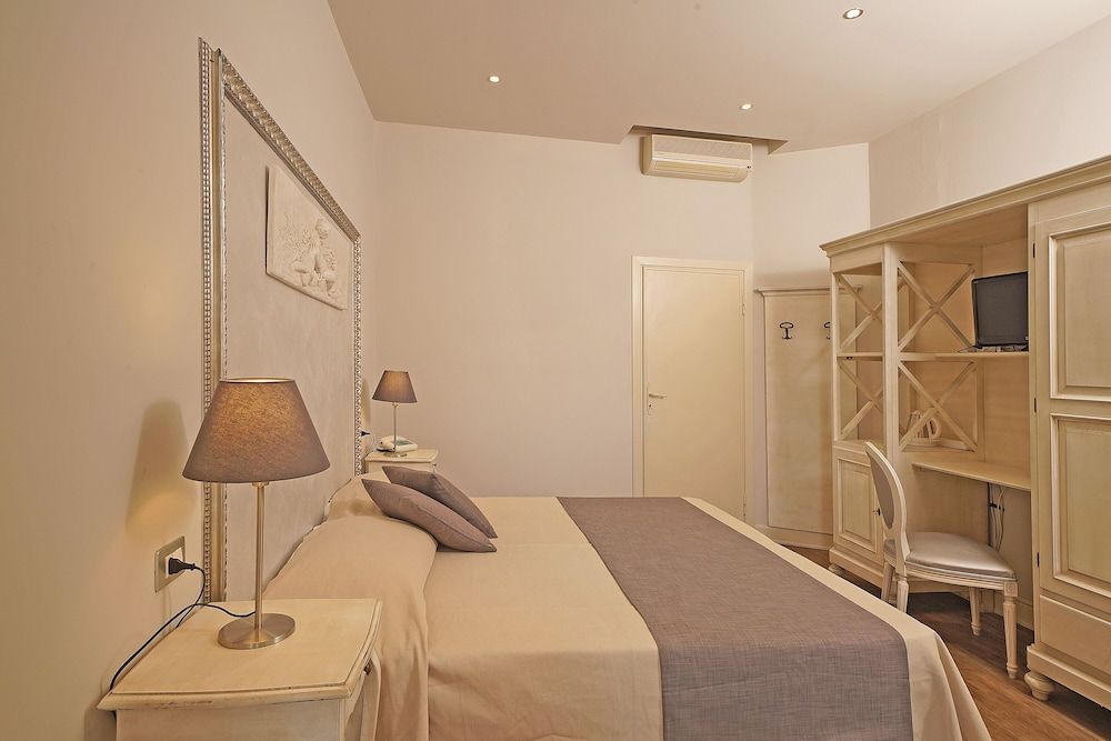 Comfort Double or Twin Room, Partial Lake View