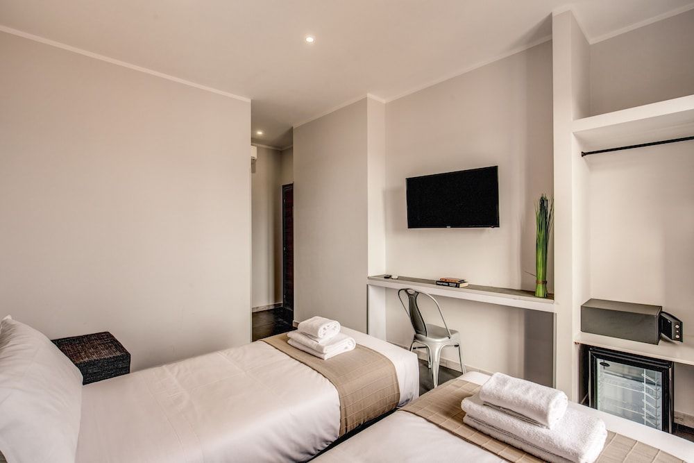 undefined Floor 6 by DOT Suites 10