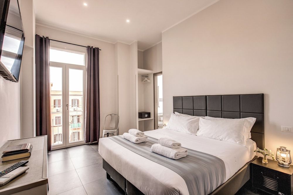 undefined Floor 6 by DOT Suites 3