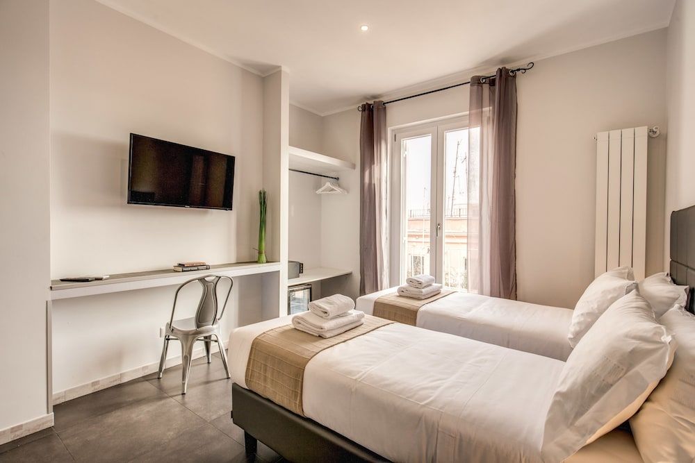 undefined Floor 6 by DOT Suites 8