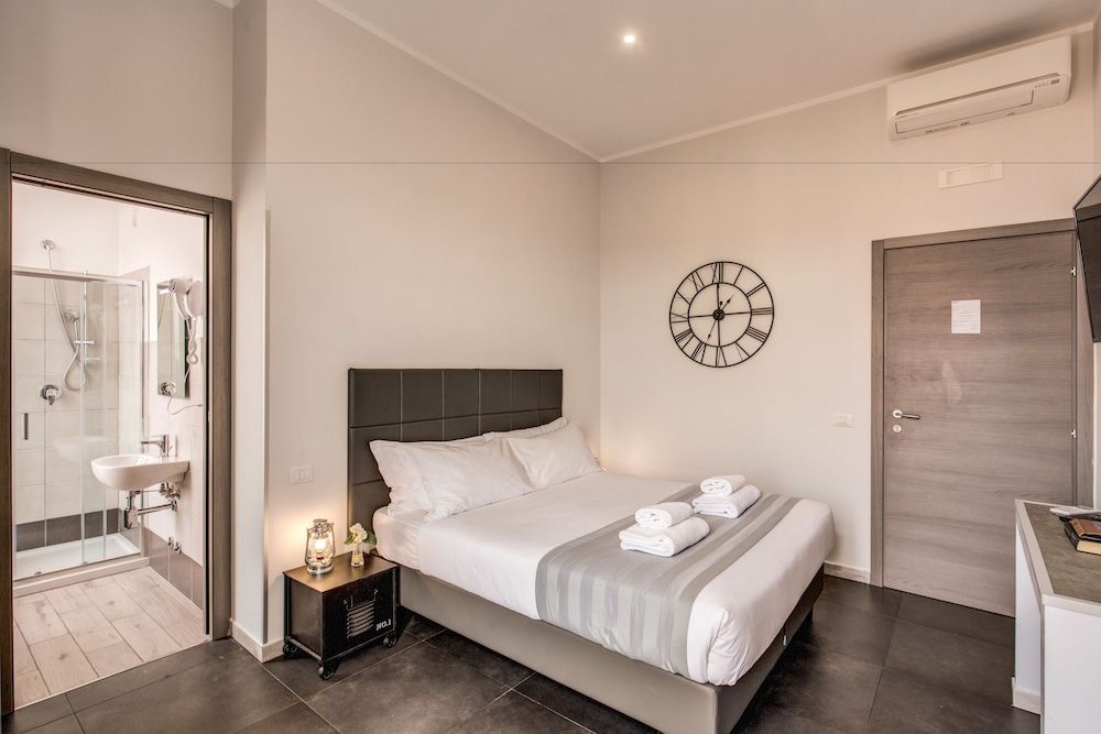 undefined Floor 6 by DOT Suites 7