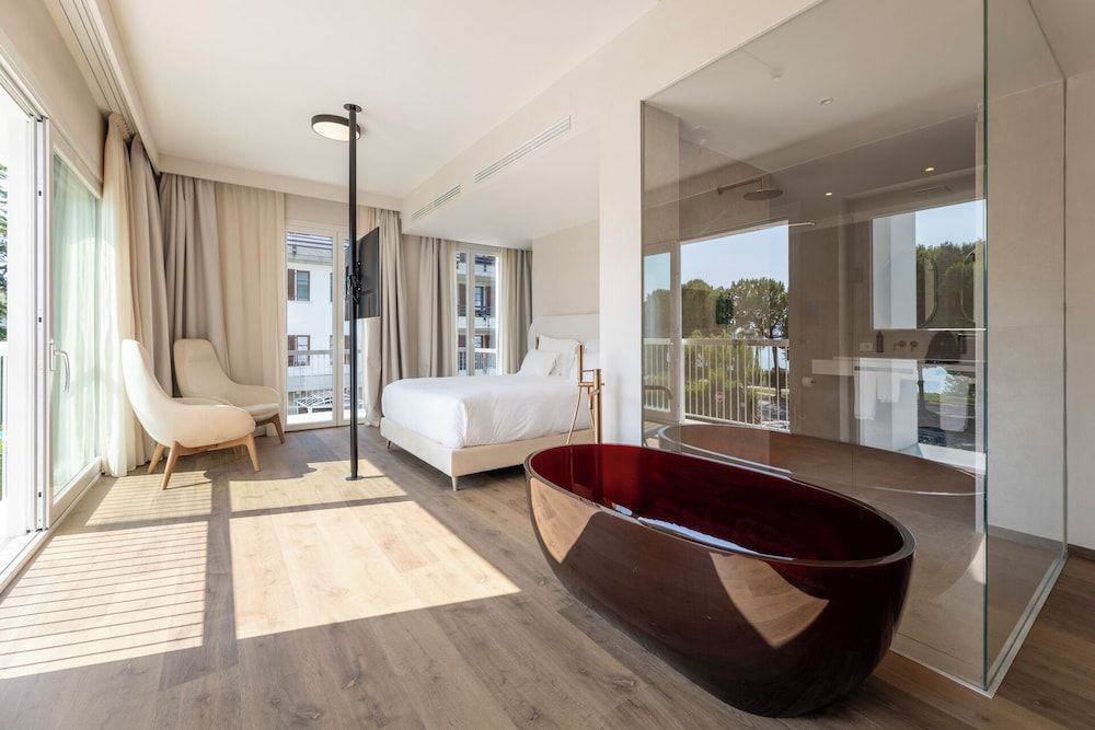 Hi Hotels Sirmione - Lakeview Pool Deluxe Suite, Lake View