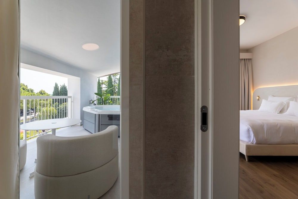 Hi Hotels Sirmione - Lakeview Pool Junior Suite, Hot Tub 18