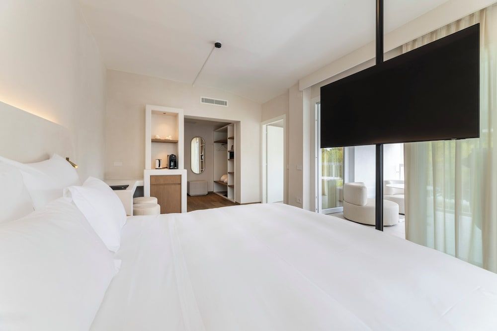 Hi Hotels Sirmione - Lakeview Pool Junior Suite, Hot Tub 8