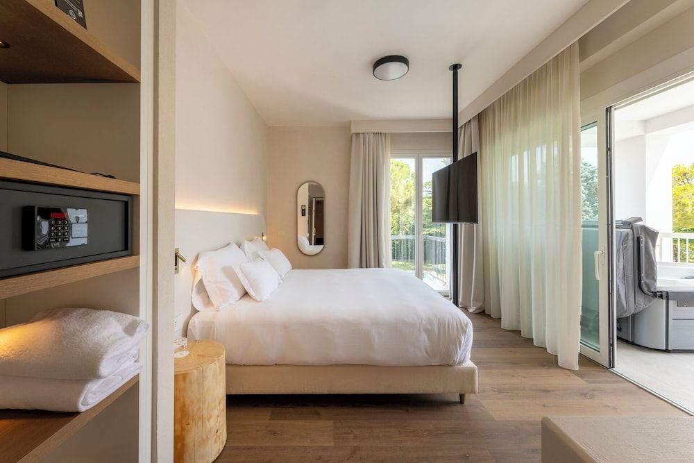 Hi Hotels Sirmione - Lakeview Pool Junior Suite, Hot Tub 2