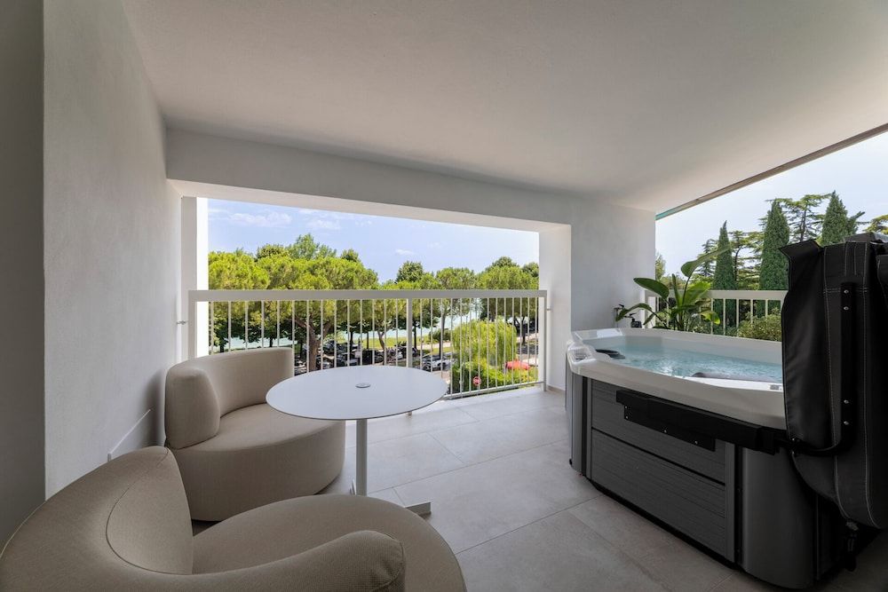 Hi Hotels Sirmione - Lakeview Pool Junior Suite, Hot Tub 17