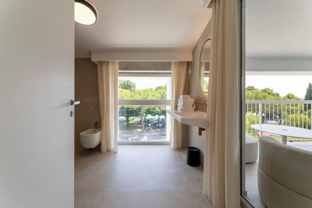 Hi Hotels Sirmione - Lakeview Pool Junior Suite, Hot Tub 15