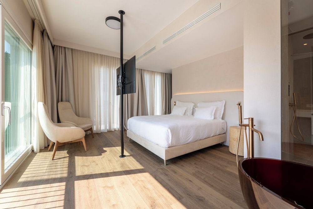 Hi Hotels Sirmione - Lakeview Pool Deluxe Suite, Lake View 2