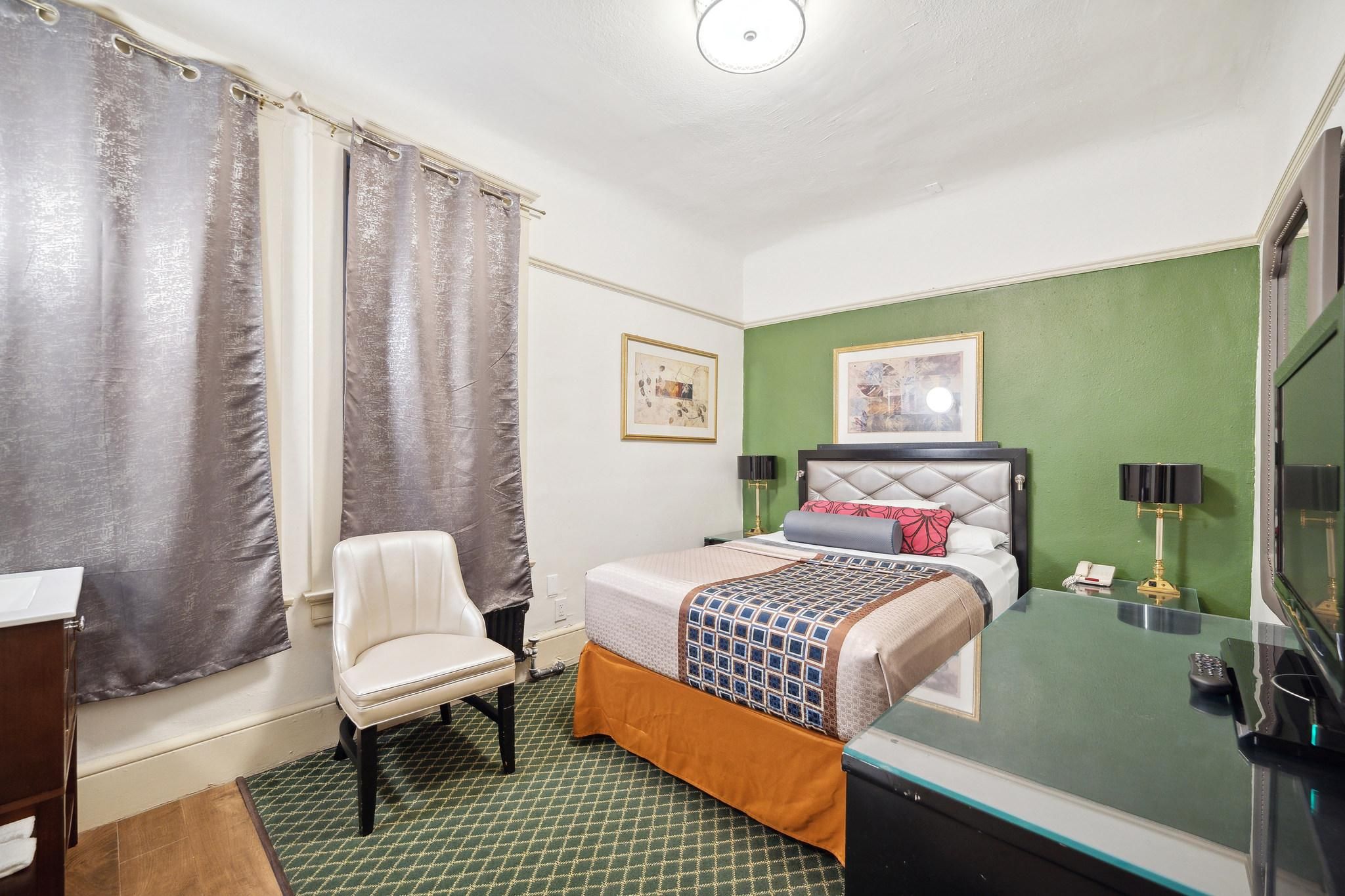 Union Square Plaza Hotel Double Room with One Double Bed