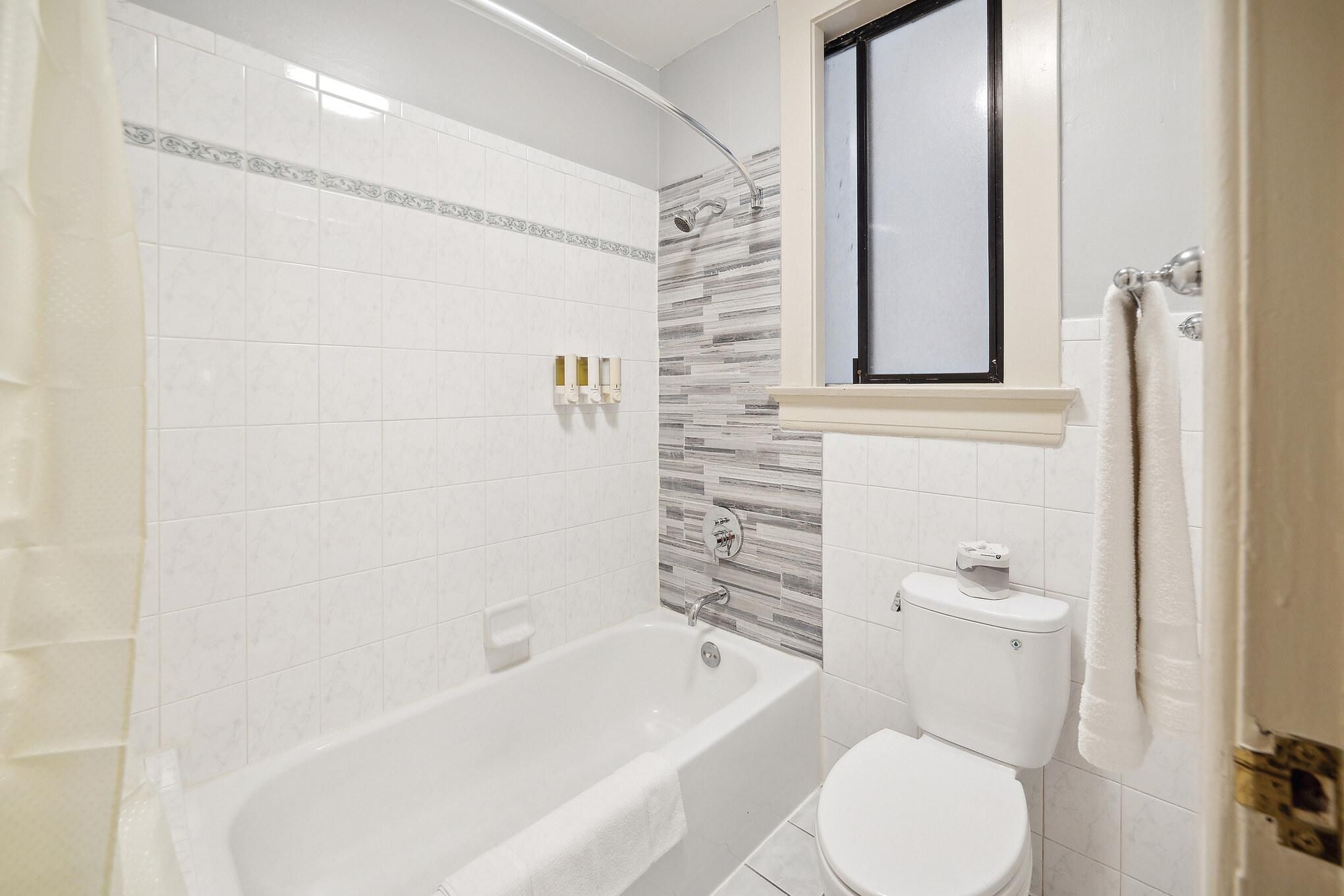 Union Square Plaza Hotel Double Room with One Double Bed 3