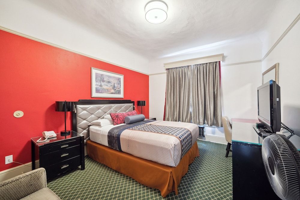 undefined Union Square Plaza Hotel 3