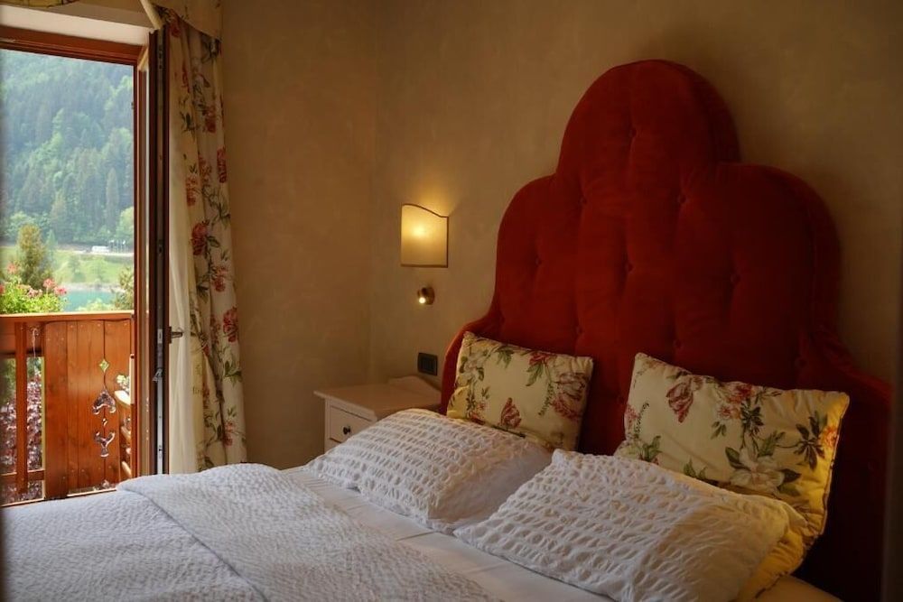 Classic Double Room, Balcony, Lake View