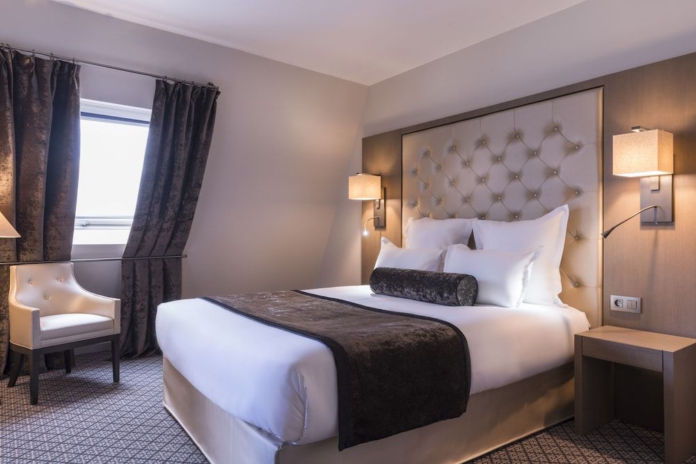 La Villa des Ternes Hotel Deluxe Double Room