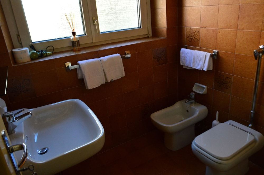 Montana Double Room, External Private Bathroom 2