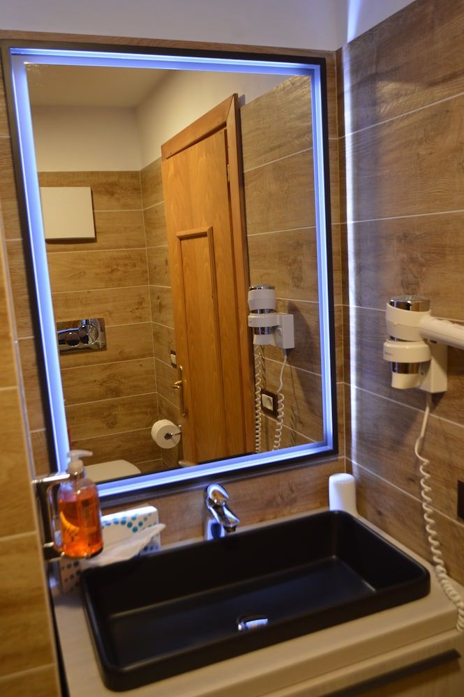 Montana Triple Room 6