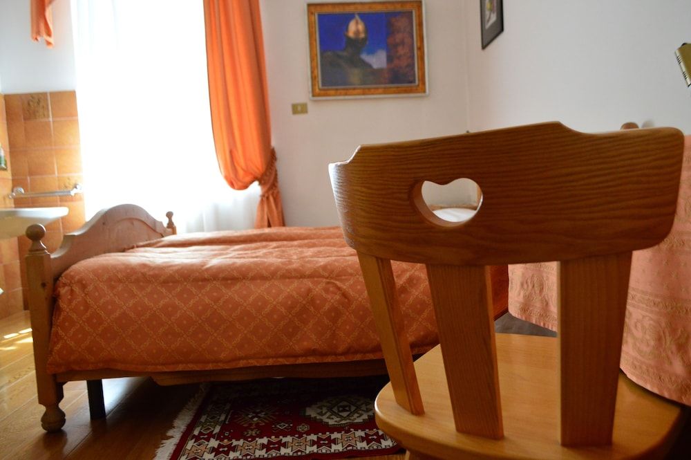 Montana Double Room, External Private Bathroom 5