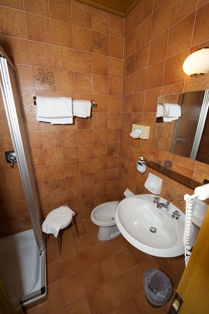 Montana Single Room 5