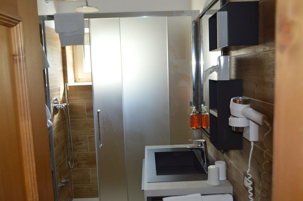 Montana Triple Room 5