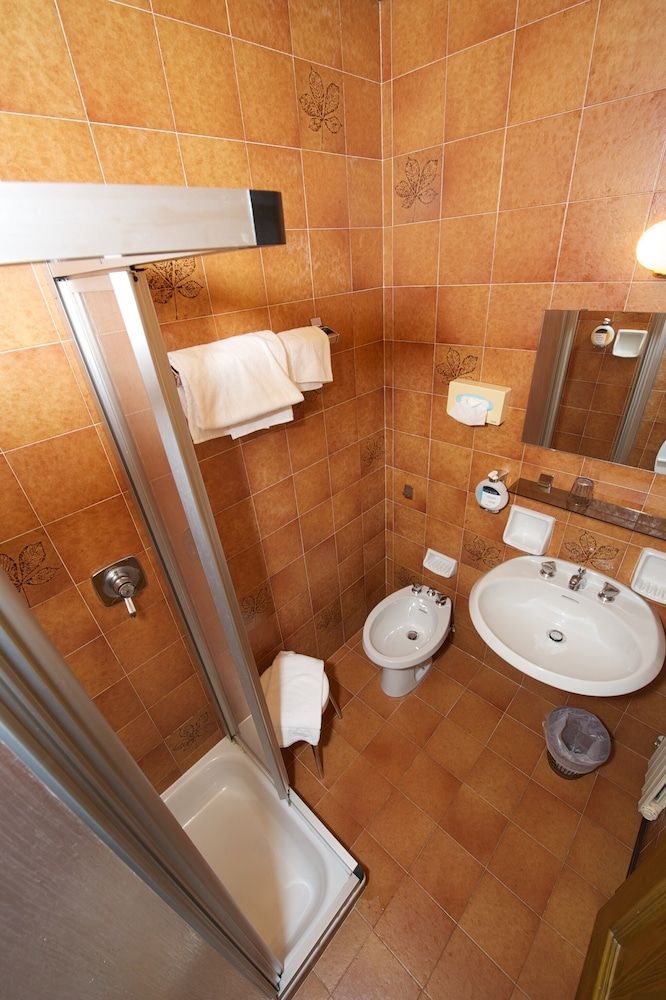 Montana Single Room 4