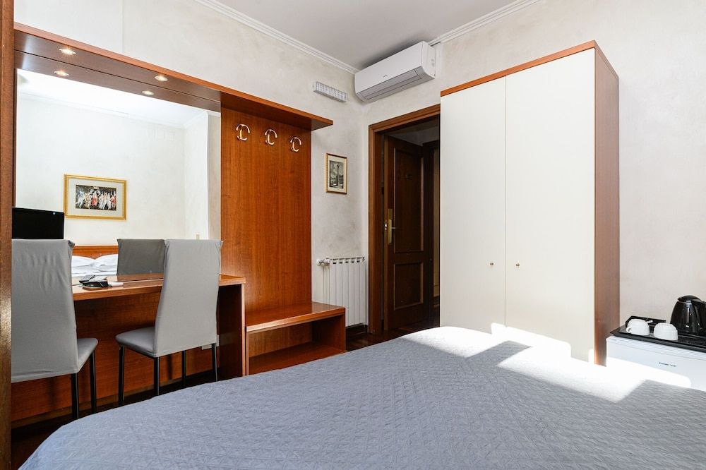 Domus Julia Standard Double Room, 1 Double Bed 3