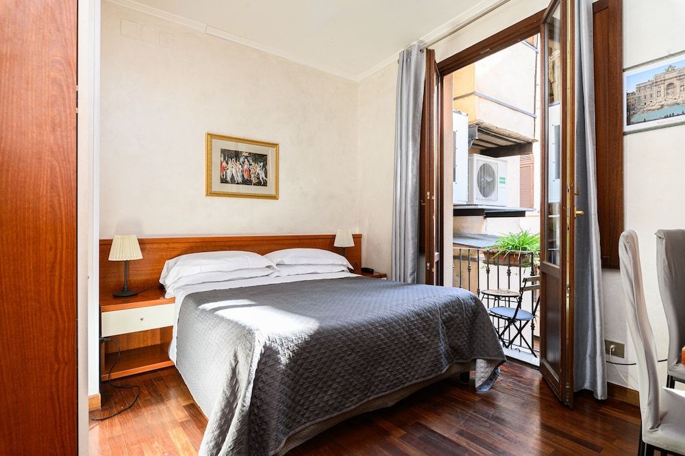 Domus Julia Standard Double Room, 1 Double Bed 4