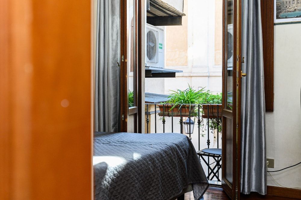 Domus Julia Standard Double Room, 1 Double Bed 7