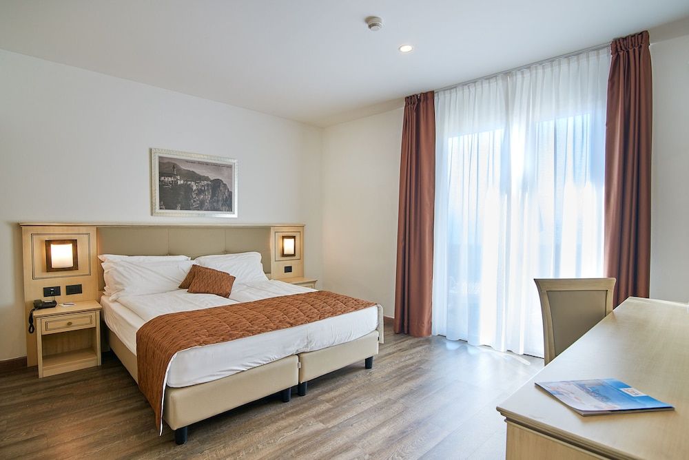 Standard Double Room Single Use, 2 Twin Beds, Garden View