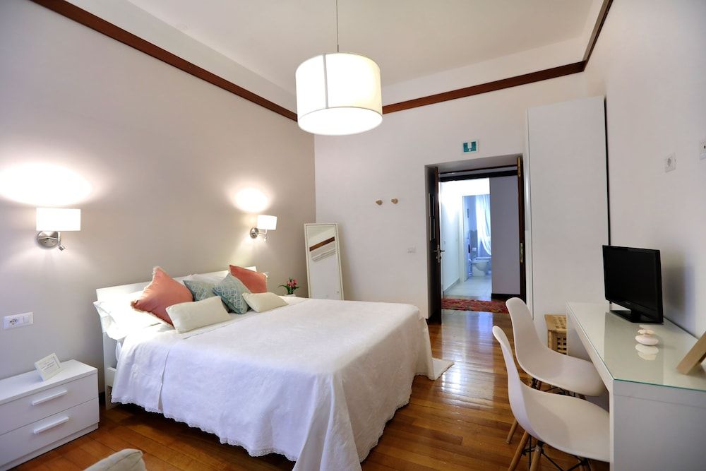 undefined Tata B&B 5