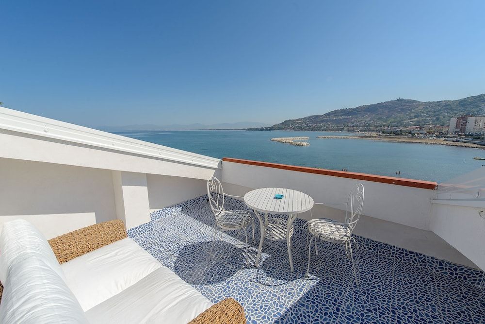 B&B Vistamare Suite Deluxe Room, Terrace, Sea View (Green) 2