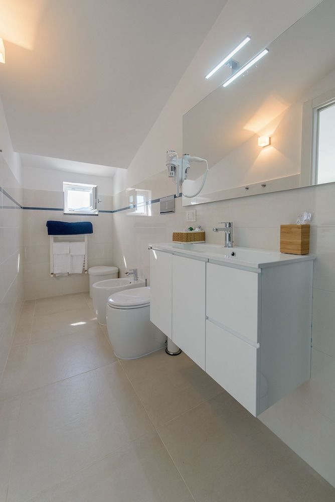 B&B Vistamare Suite Deluxe Room, Terrace, Sea View (Light Blue) 5