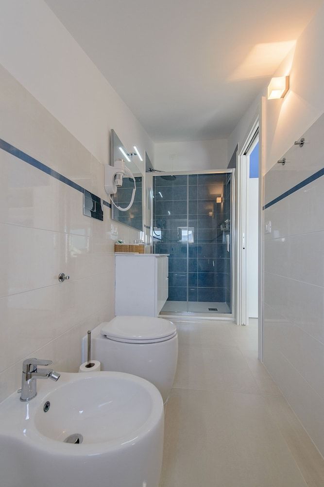 B&B Vistamare Suite Deluxe Room, Terrace, Sea View (Light Blue) 4