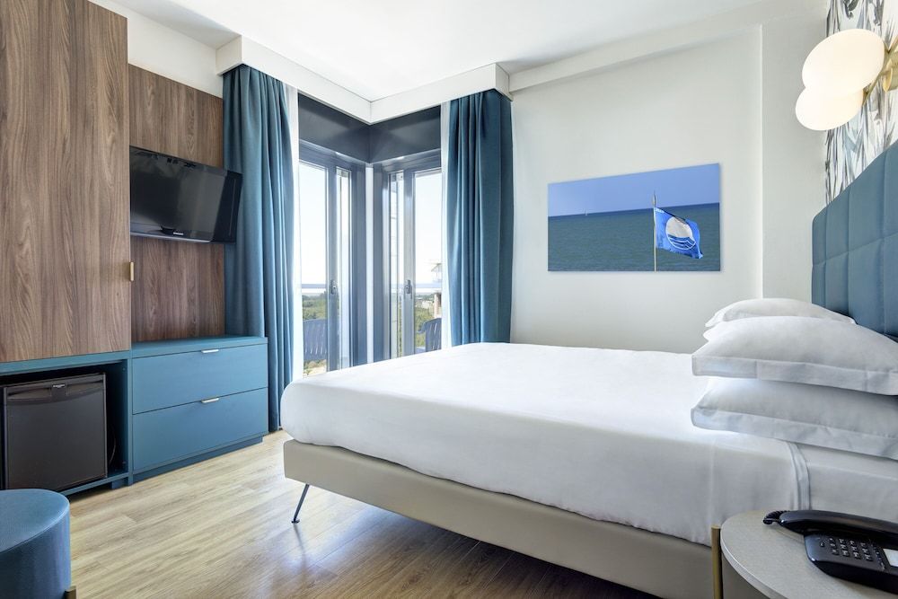Standard Double Room, 1 Queen Bed, Partial Sea View (Lettino da spiaggia incluso)