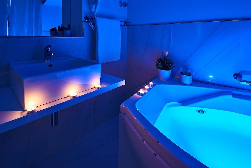 B&B 52cento Luxury Room, Jetted Tub, Courtyard View 7