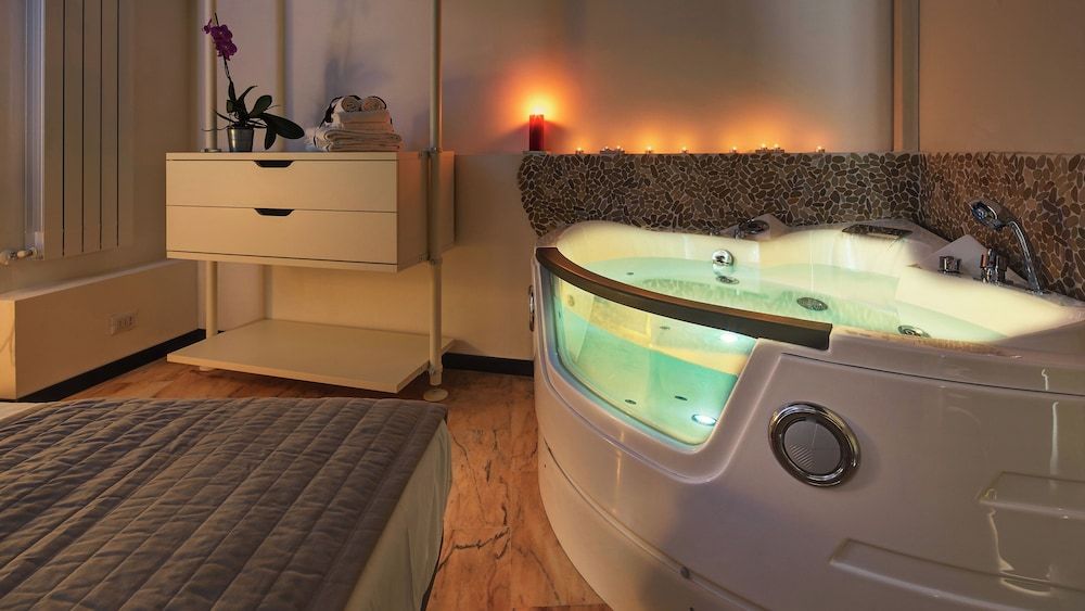 B&B 52cento Luxury Double or Twin Room, 1 Bedroom, Jetted Tub, City View 5