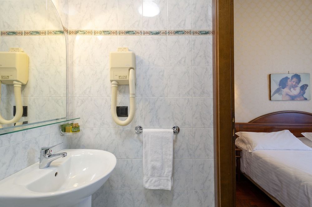 Hotel Boccaccio Classic Double or Twin Room 10