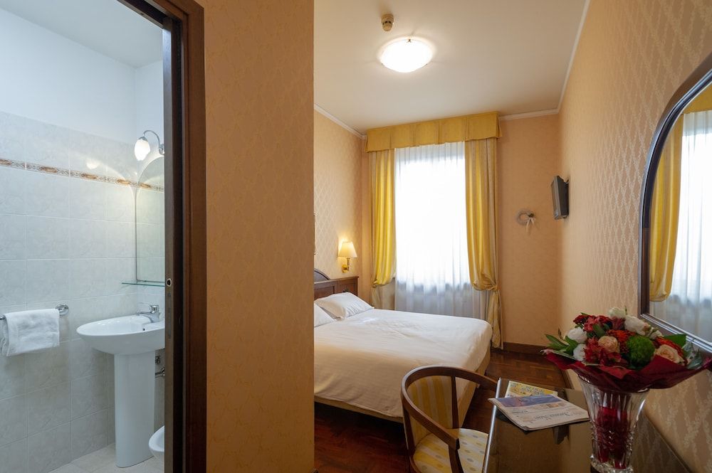 Hotel Boccaccio Classic Double or Twin Room 5