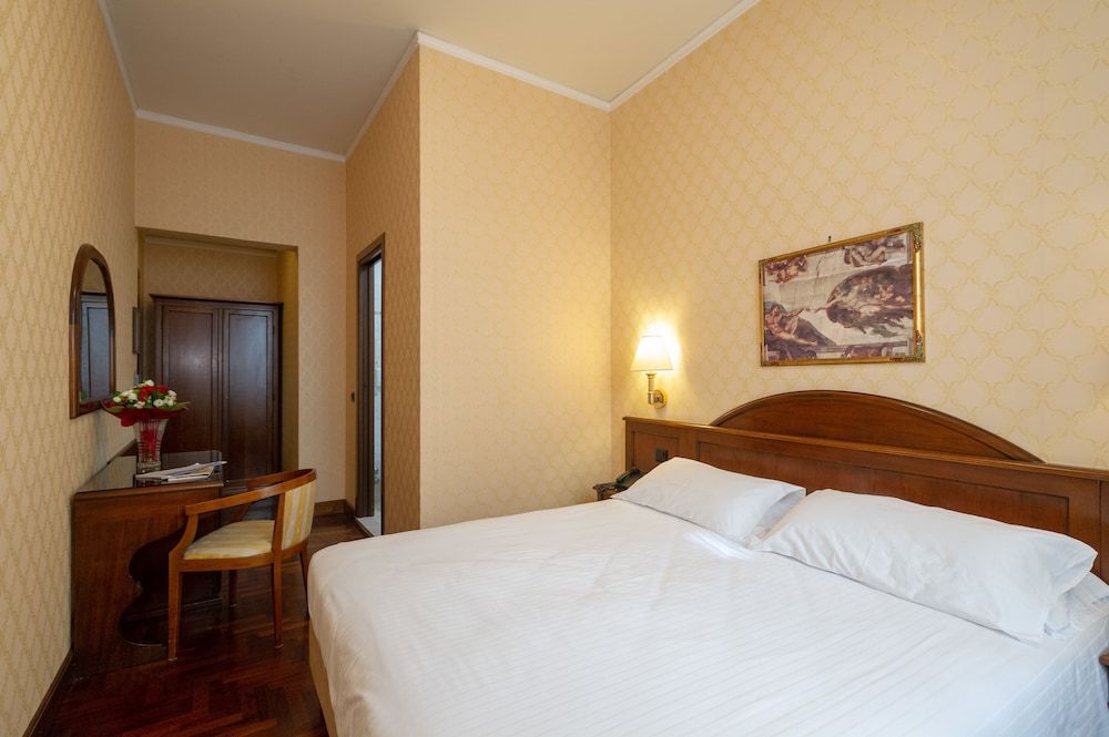 Hotel Boccaccio Classic Double or Twin Room 6