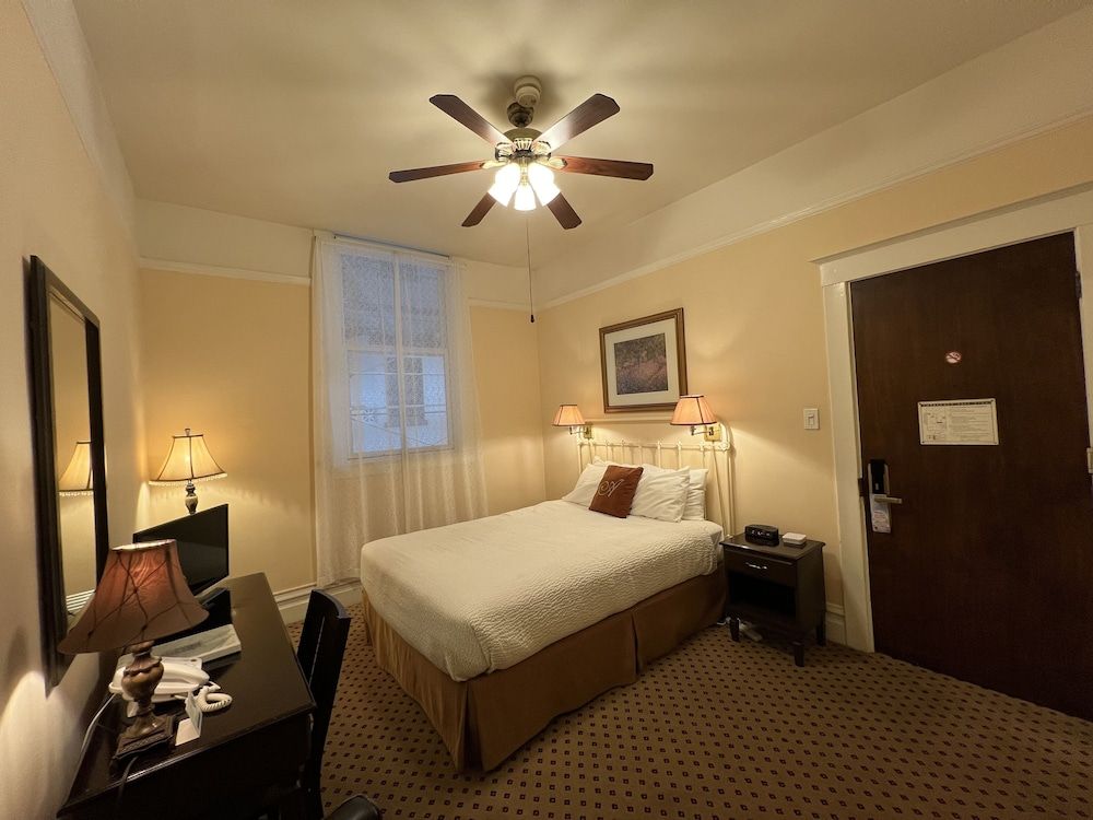 The Andrews Hotel Standard Double Room, 1 Double Bed 4