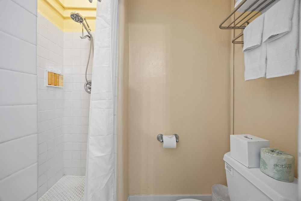 The Andrews Hotel Standard Double Room, 1 Double Bed 5