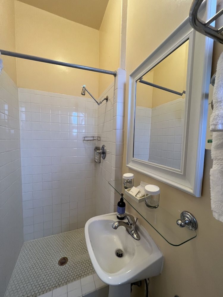 The Andrews Hotel Standard Double Room, 1 Double Bed 7