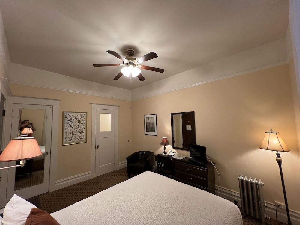 The Andrews Hotel Standard Double Room, 1 Double Bed 3