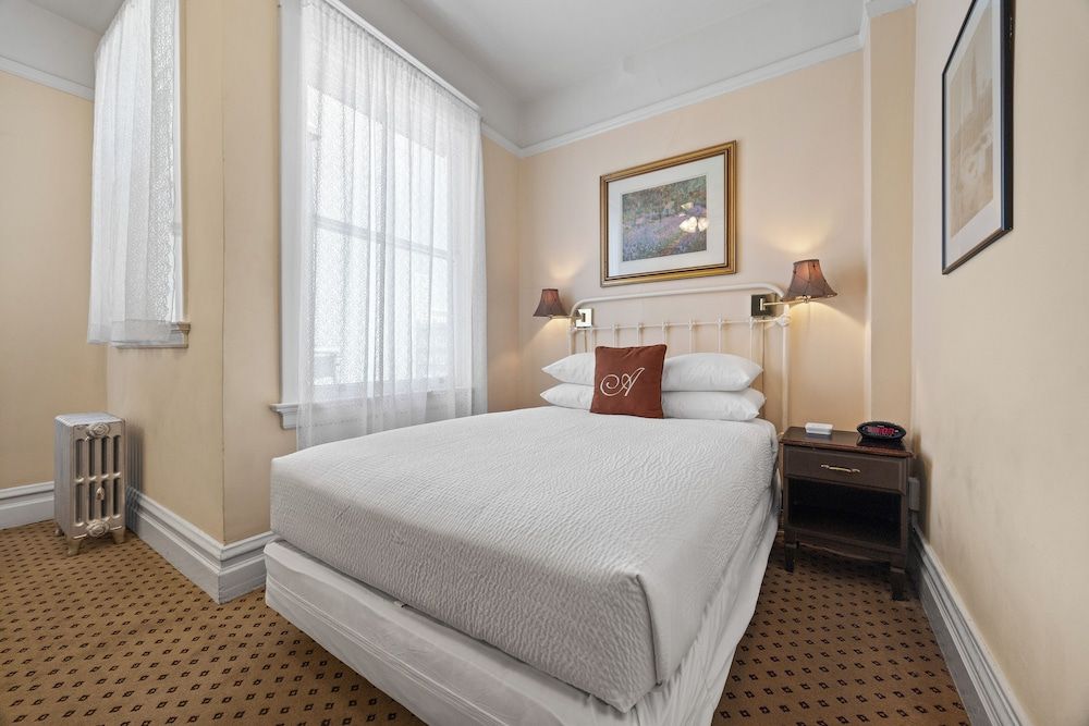 The Andrews Hotel Standard Double Room, 1 Double Bed 3