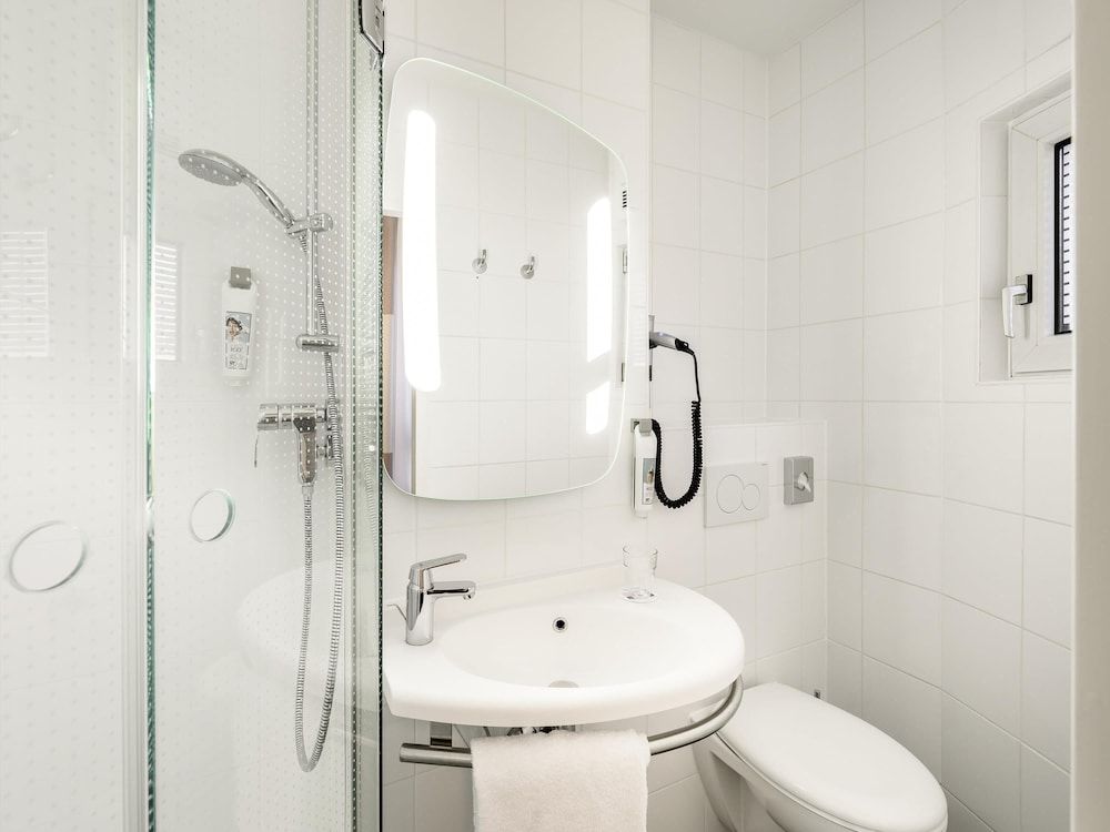 ibis Muenchen City Standard Twin Room, 2 Twin Beds 7