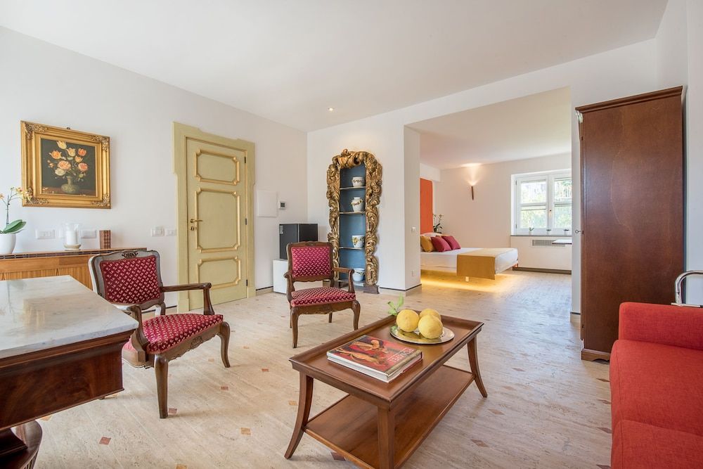Junior Suite, 1 Queen Bed, Balcony