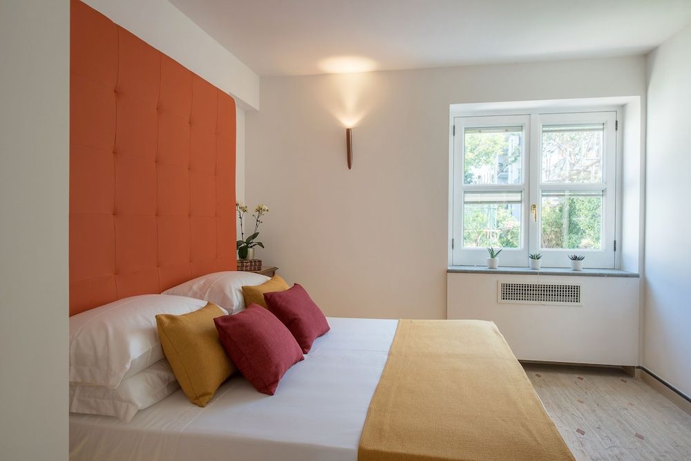 Junior Suite, 1 Queen Bed, Balcony