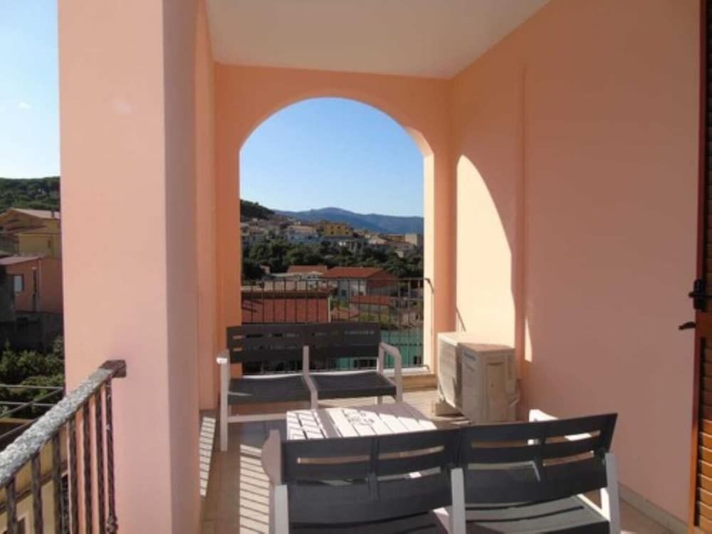 Meridiana Deluxe Quadruple Room 5