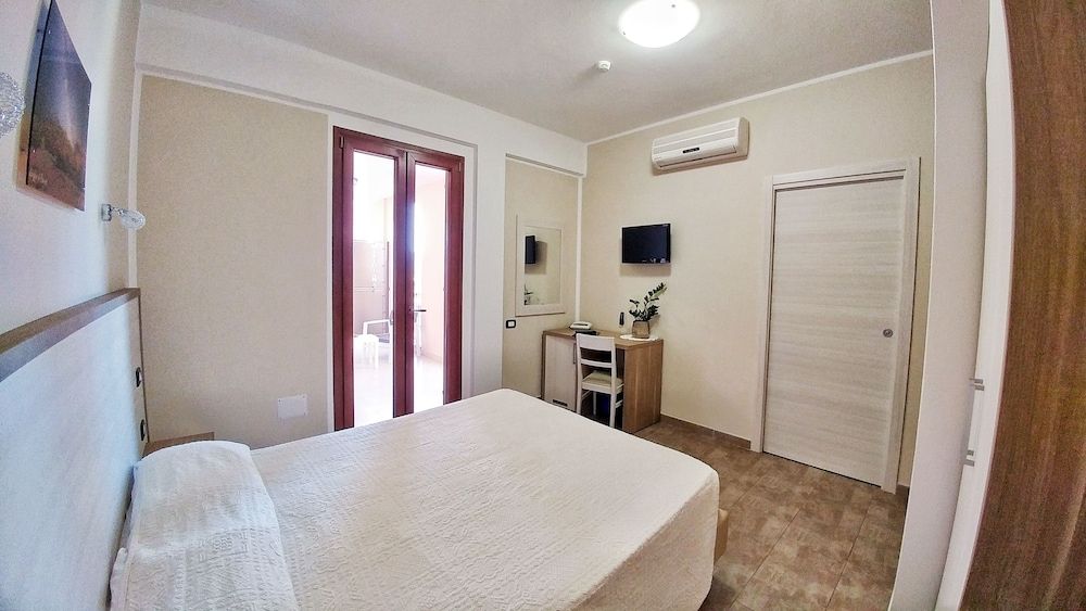 Meridiana Deluxe Double or Twin Room