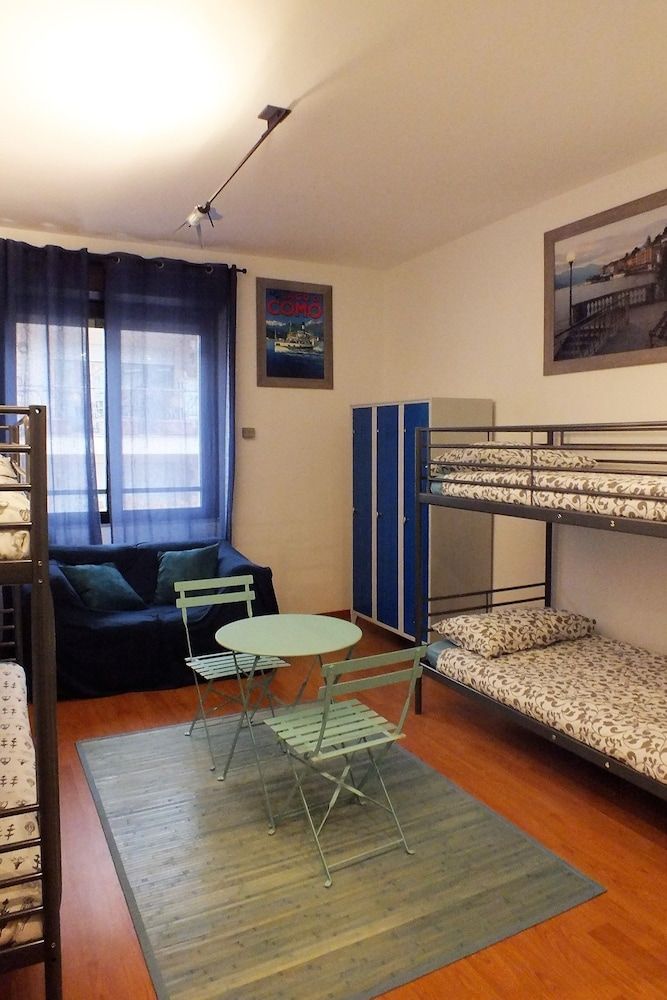 Atmos Luxe Navigli Hostel & Rooms Deluxe Quadruple Room, Private Bathroom (Como)