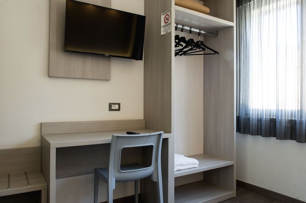 Ariston Classic Double or Twin Room 20