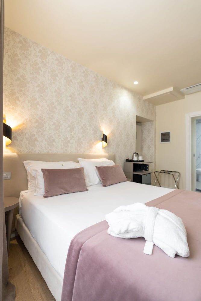 Hotel Caravita Classic Double Room 4